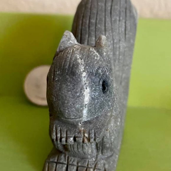 Squirrel in Natural stone with quartz tail. - Picture 4 of 7